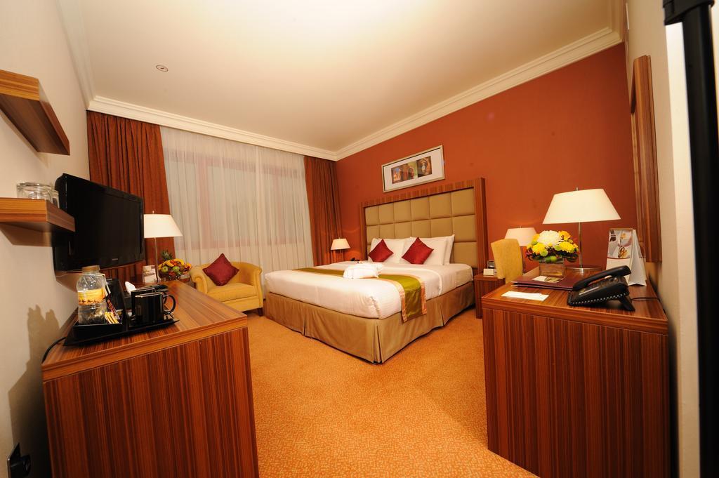 City Seasons Al Hamra Hotel Abu Dhabi Exterior foto