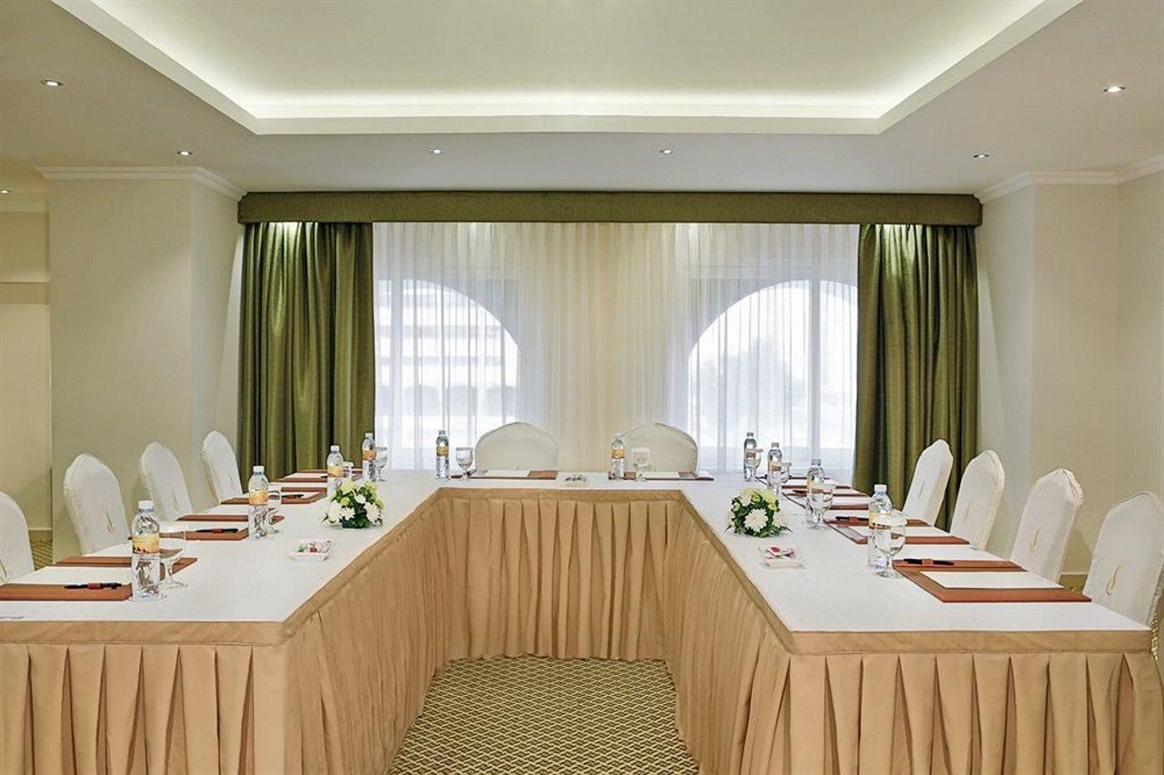 City Seasons Al Hamra Hotel Abu Dhabi Exterior foto