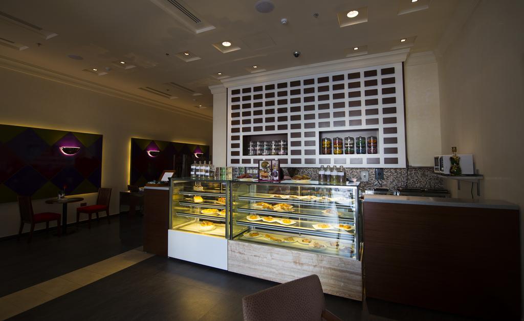 City Seasons Al Hamra Hotel Abu Dhabi Exterior foto