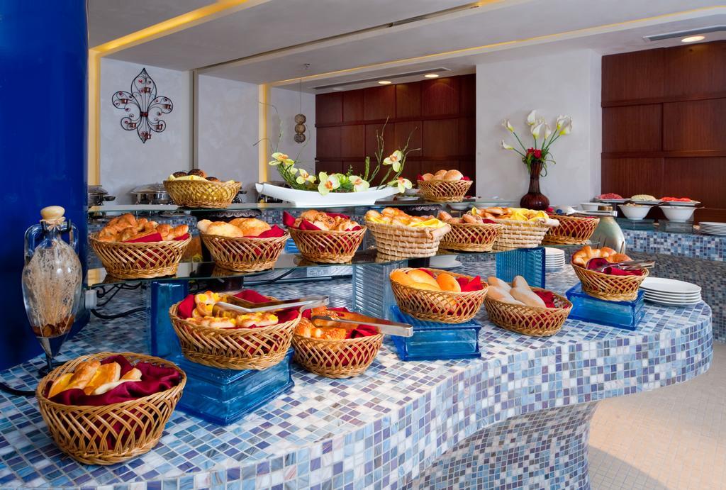 City Seasons Al Hamra Hotel Abu Dhabi Exterior foto